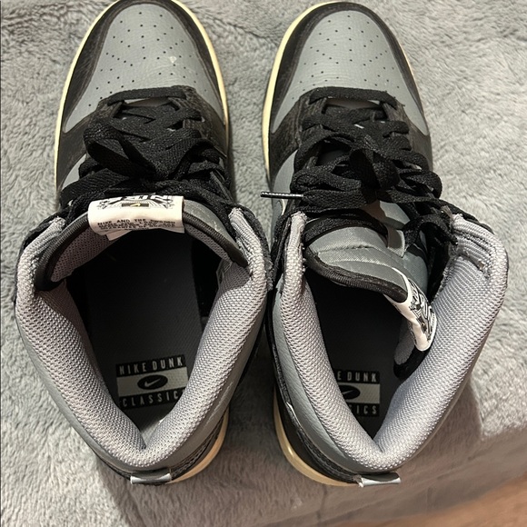 Nike High-Top Sneakers in Black and Dark Gray - Picture 5 of 5